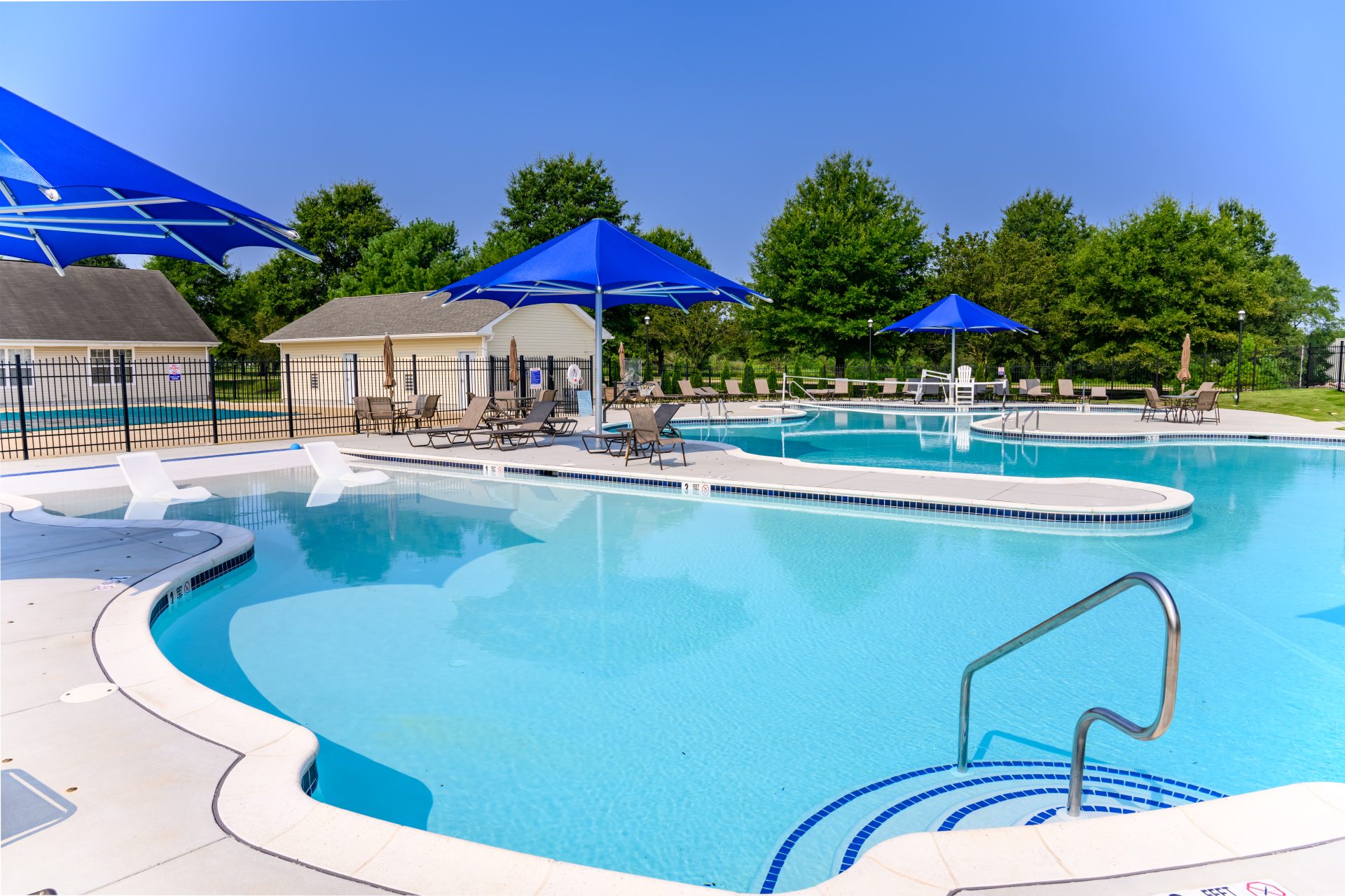 Rockwood Apartments in Newark Delaware pool