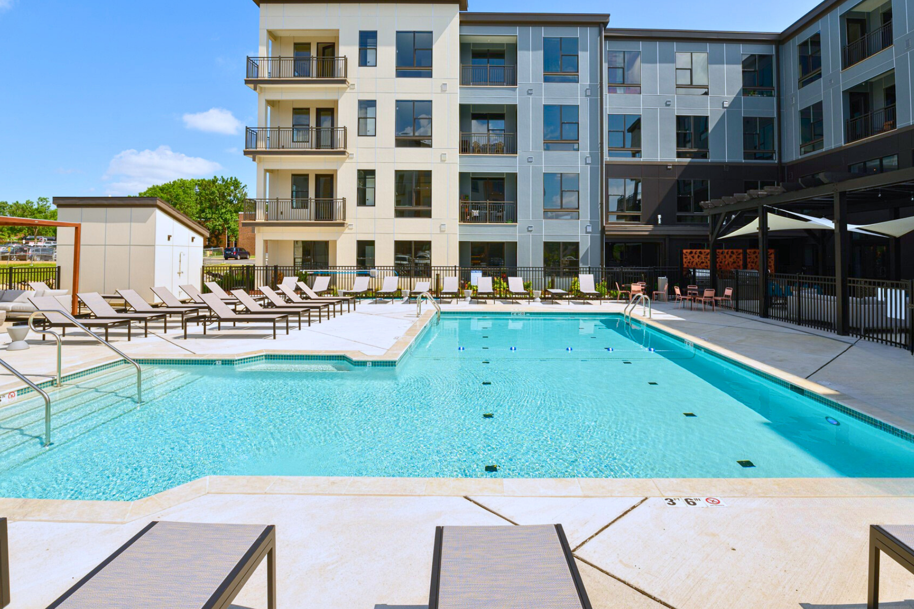 Apartments with Pools in Wilmington The Concord